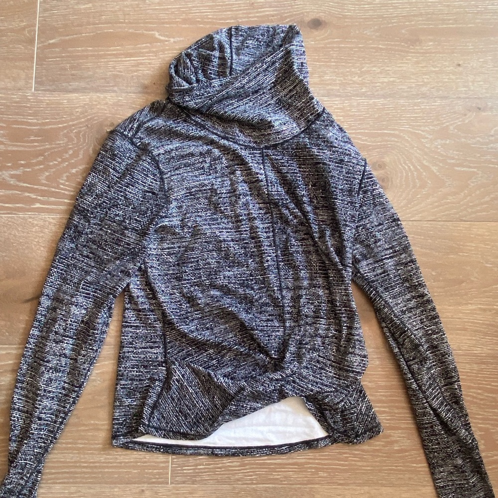 Lululemon running shirt